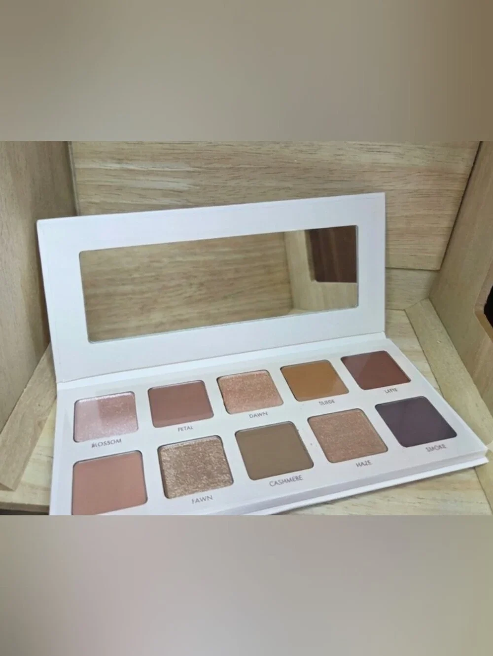 Wander Beauty In Neutral Eyeshadow Palette.